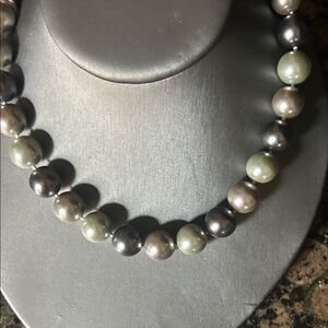 Elegant Multi-Tone Pearl Necklace
